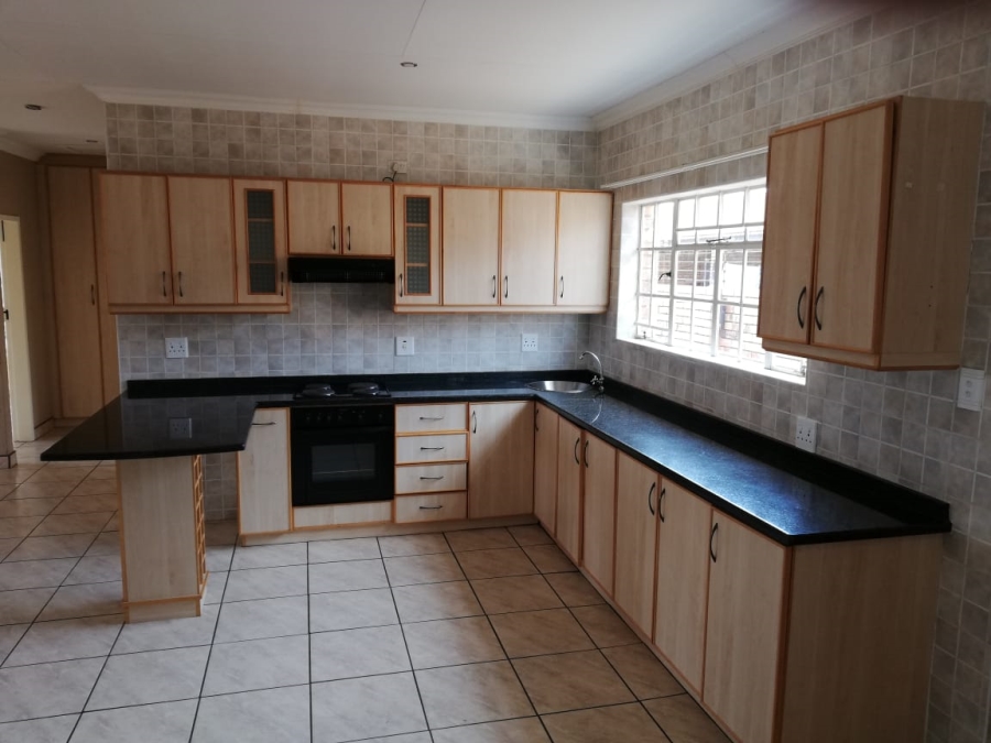 To Let 2 Bedroom Property for Rent in Meiringspark North West